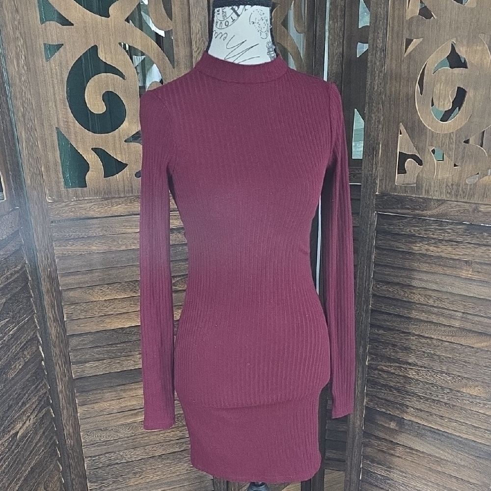 Forever 21 Ribbed Maroon Long‎ Sleeve Dress